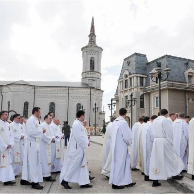 2 aprilie: Iaşi: Liturghia Crismei