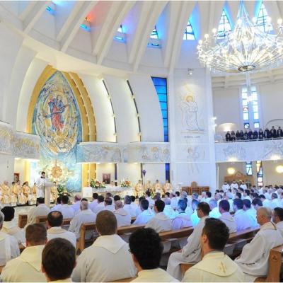 2 aprilie: Iaşi: Liturghia Crismei