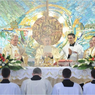 2 aprilie: Iaşi: Liturghia Crismei