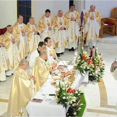 2 aprilie: Iaşi: Liturghia Crismei