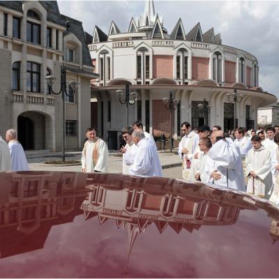 2 aprilie: Iaşi: Liturghia Crismei