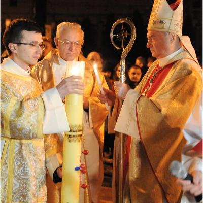 5 aprilie: Iaşi: Noaptea de Înviere la catedrală