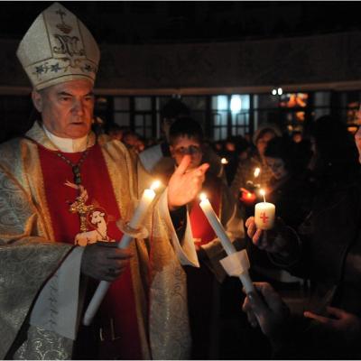 5 aprilie: Iaşi: Noaptea de Înviere la catedrală