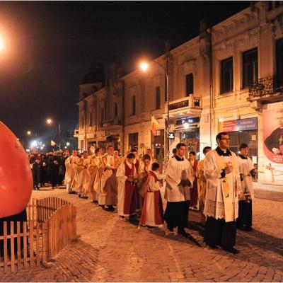 5 aprilie: Iaşi: Noaptea de Înviere la catedrală