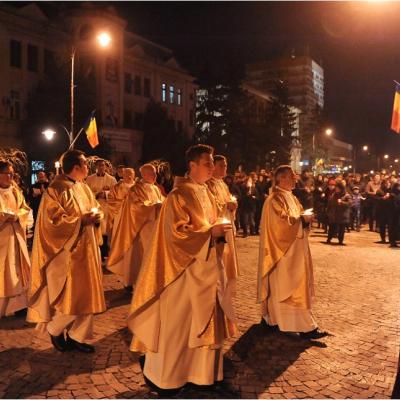 5 aprilie: Iaşi: Noaptea de Înviere la catedrală