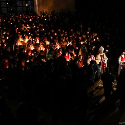 5 aprilie: Iaşi: Noaptea de Înviere la catedrală. Foto: Claudiu Bîrliba