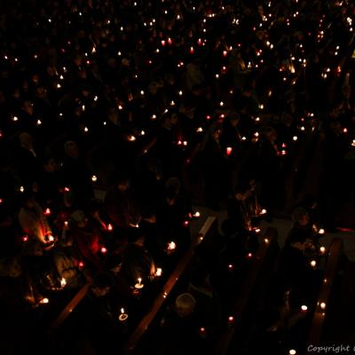 5 aprilie: Iaşi: Noaptea de Înviere la catedrală. Foto: Claudiu Bîrliba