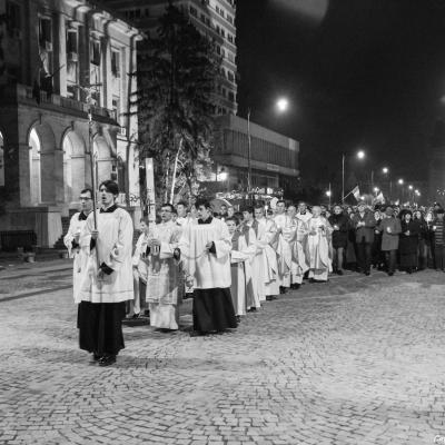 5 aprilie: Iaşi: Noaptea de Înviere la catedrală. Foto: Claudiu Bîrliba