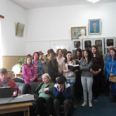 13 aprilie: Iaşi: Lumina Învierii la bolnavii de la spitalul Pădureni-Grajduri