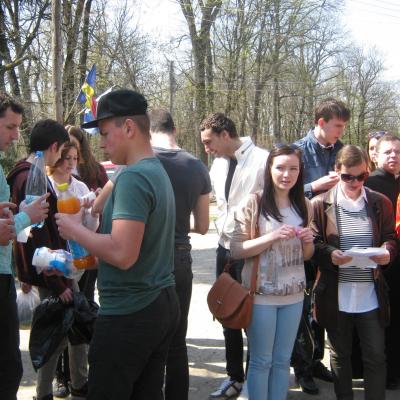 13 aprilie: Iaşi: Lumina Învierii la bolnavii de la spitalul Pădureni-Grajduri