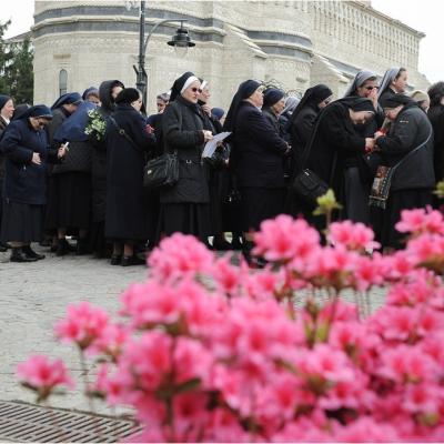 19 aprilie: Iaşi: Liturghie dedicată persoanelor consacrate, prezidată de cardinalul João Braz de Aviz
