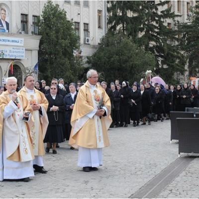 19 aprilie: Iaşi: Liturghie dedicată persoanelor consacrate, prezidată de cardinalul João Braz de Aviz