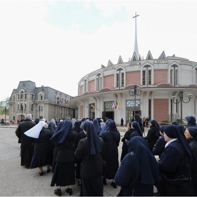 19 aprilie: Iaşi: Liturghie dedicată persoanelor consacrate, prezidată de cardinalul João Braz de Aviz