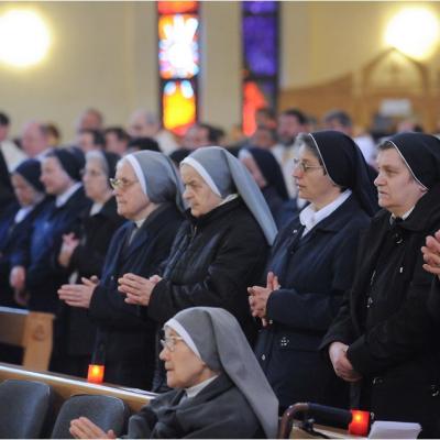 19 aprilie: Iaşi: Liturghie dedicată persoanelor consacrate, prezidată de cardinalul João Braz de Aviz