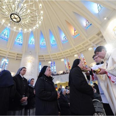 19 aprilie: Iaşi: Liturghie dedicată persoanelor consacrate, prezidată de cardinalul João Braz de Aviz