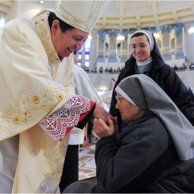 19 aprilie: Iaşi: Liturghie dedicată persoanelor consacrate, prezidată de cardinalul João Braz de Aviz
