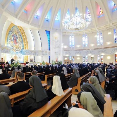 19 aprilie: Iaşi: Liturghie dedicată persoanelor consacrate, prezidată de cardinalul João Braz de Aviz