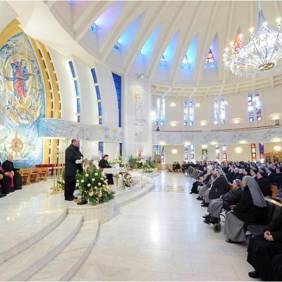 19 aprilie: Iaşi: Liturghie dedicată persoanelor consacrate, prezidată de cardinalul João Braz de Aviz