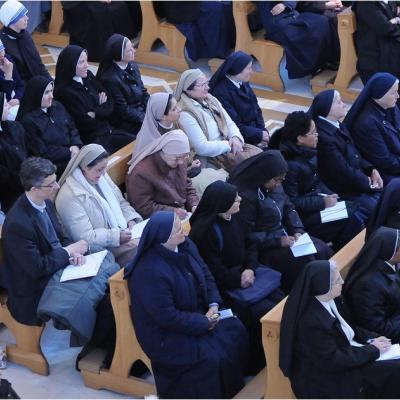 19 aprilie: Iaşi: Liturghie dedicată persoanelor consacrate, prezidată de cardinalul João Braz de Aviz