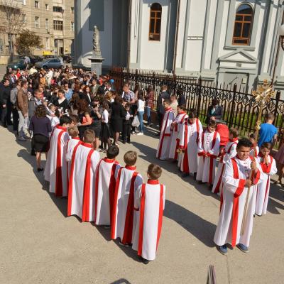 26 aprilie: Bacău "Sfântul Nicolae": Prima sfântă Împărtăşanie