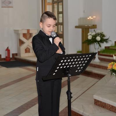 26 aprilie: Bacău "Sfântul Nicolae": Prima sfântă Împărtăşanie