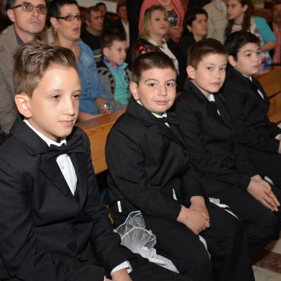26 aprilie: Bacău "Sfântul Nicolae": Prima sfântă Împărtăşanie