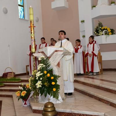 26 aprilie: Bacău "Sfântul Nicolae": Prima sfântă Împărtăşanie