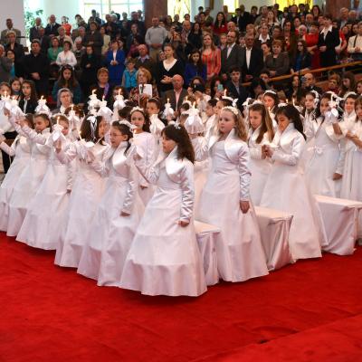 26 aprilie: Bacău "Sfântul Nicolae": Prima sfântă Împărtăşanie