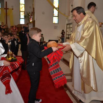 26 aprilie: Bacău "Sfântul Nicolae": Prima sfântă Împărtăşanie