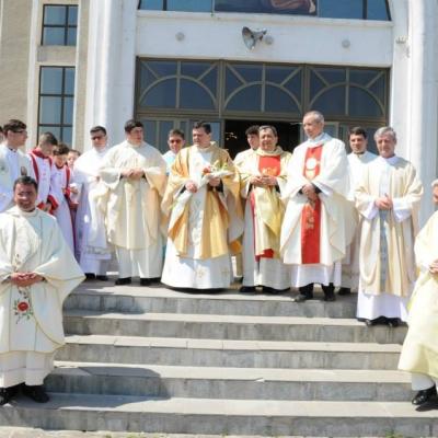 26 aprilie: Bacău "Fericitul Ieremia": Investirea noului paroh