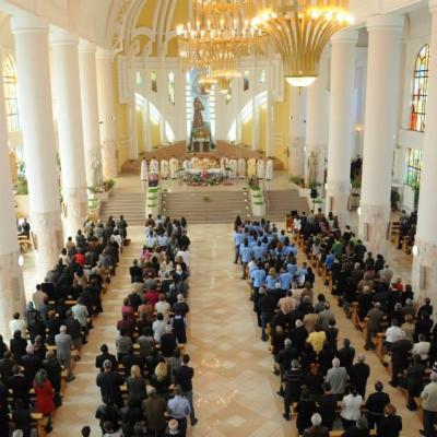 26 aprilie: Bacău "Fericitul Ieremia": Investirea noului paroh