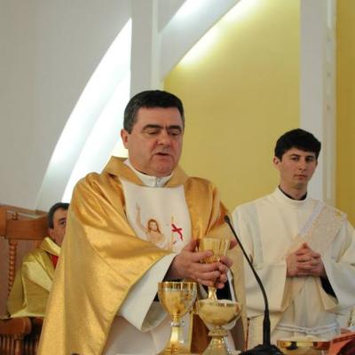 26 aprilie: Bacău "Fericitul Ieremia": Investirea noului paroh