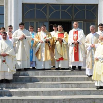 26 aprilie: Bacău "Fericitul Ieremia": Investirea noului paroh