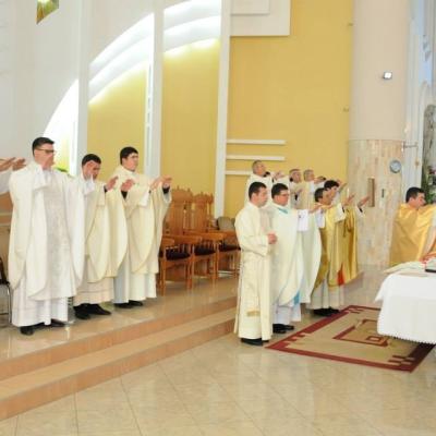 26 aprilie: Bacău "Fericitul Ieremia": Investirea noului paroh