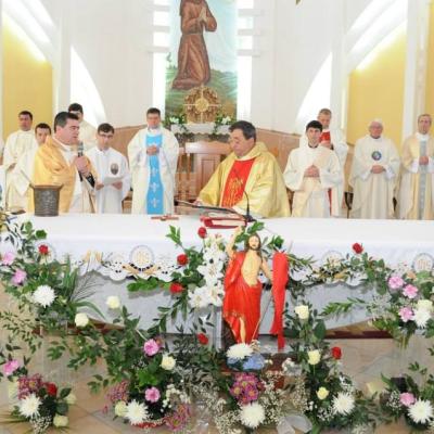 26 aprilie: Bacău "Fericitul Ieremia": Investirea noului paroh