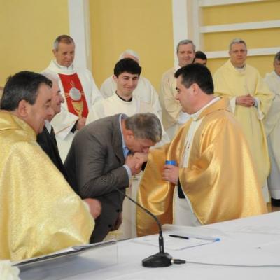 26 aprilie: Bacău "Fericitul Ieremia": Investirea noului paroh