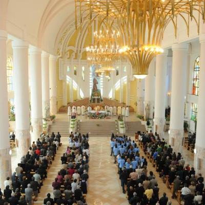 26 aprilie: Bacău "Fericitul Ieremia": Investirea noului paroh