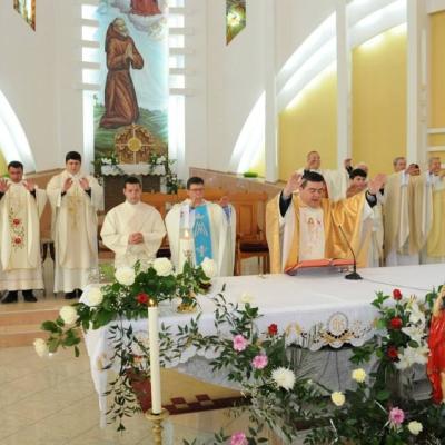 26 aprilie: Bacău "Fericitul Ieremia": Investirea noului paroh