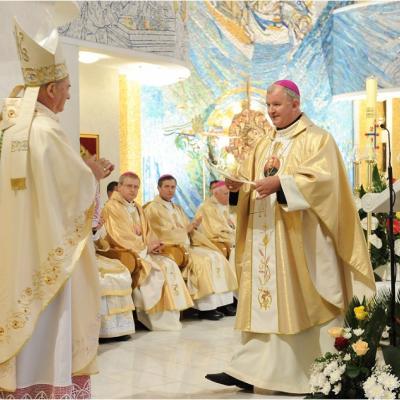 1 mai: Iaşi: PS Petru Gherghel la ceas aniversar: 25 de ani de episcopat