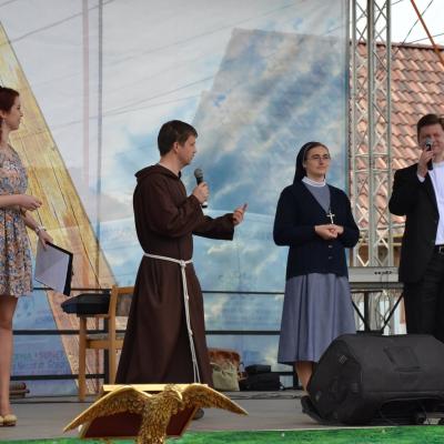 2 mai: Oneşti: Ziua Tineretului în Dieceza de Iaşi. Foto: Raluca Cocuţ, Alexandru Pricopee şi Cristian Stancu