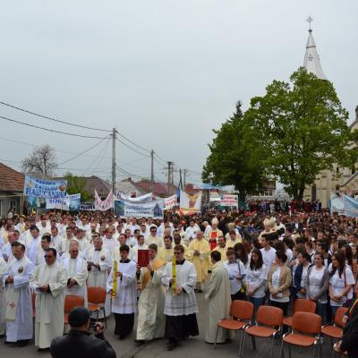 2 mai: Oneşti: Ziua Tineretului în Dieceza de Iaşi. Foto: Raluca Cocuţ, Alexandru Pricopee şi Cristian Stancu