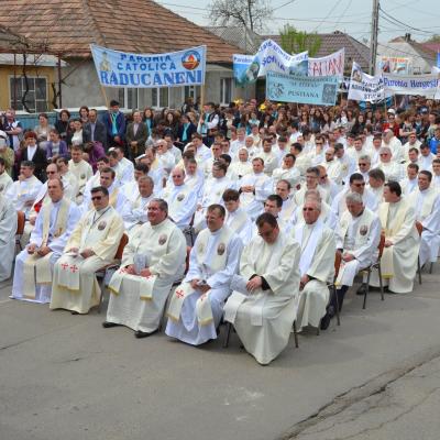 2 mai: Oneşti: Ziua Tineretului în Dieceza de Iaşi. Foto: Raluca Cocuţ, Alexandru Pricopee şi Cristian Stancu