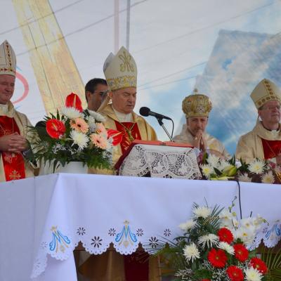 2 mai: Oneşti: Ziua Tineretului în Dieceza de Iaşi. Foto: Raluca Cocuţ, Alexandru Pricopee şi Cristian Stancu