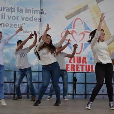 2 mai: Oneşti: Ziua Tineretului în Dieceza de Iaşi. Foto: Raluca Cocuţ, Alexandru Pricopee şi Cristian Stancu