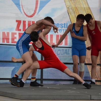 2 mai: Oneşti: Ziua Tineretului în Dieceza de Iaşi. Foto: Raluca Cocuţ, Alexandru Pricopee şi Cristian Stancu