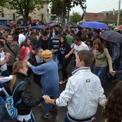 2 mai: Oneşti: Ziua Tineretului în Dieceza de Iaşi. Foto: Raluca Cocuţ, Alexandru Pricopee şi Cristian Stancu