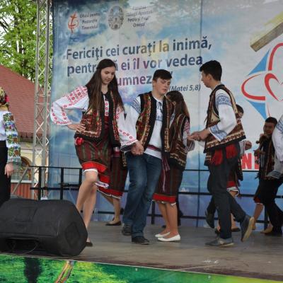 2 mai: Oneşti: Ziua Tineretului în Dieceza de Iaşi. Foto: Raluca Cocuţ, Alexandru Pricopee şi Cristian Stancu