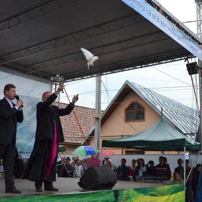 2 mai: Oneşti: Ziua Tineretului în Dieceza de Iaşi. Foto: Raluca Cocuţ, Alexandru Pricopee şi Cristian Stancu