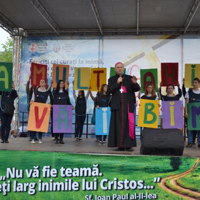 2 mai: Oneşti: Ziua Tineretului în Dieceza de Iaşi. Foto: Raluca Cocuţ, Alexandru Pricopee şi Cristian Stancu