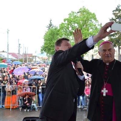 2 mai: Oneşti: Ziua Tineretului în Dieceza de Iaşi. Foto: Raluca Cocuţ, Alexandru Pricopee şi Cristian Stancu